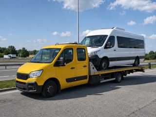 Transport busa osobowego na lawecie – Ostrołęka
